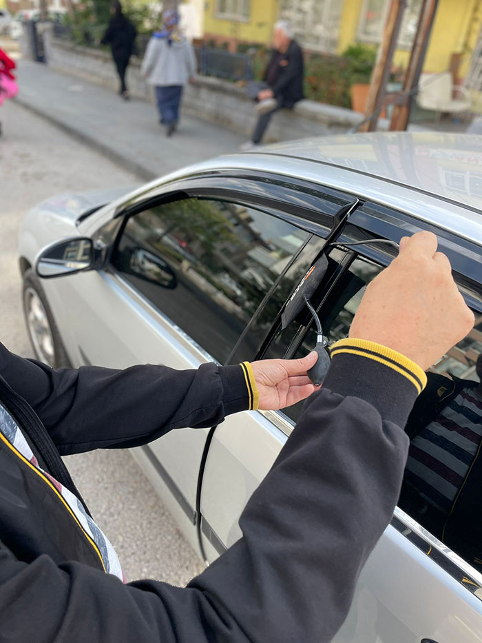 Sivaslı Oto Kilitçisi